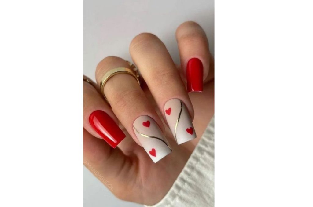 10 diseños de uñas rojas súper CREATIVOS para San Valentín 2025 5