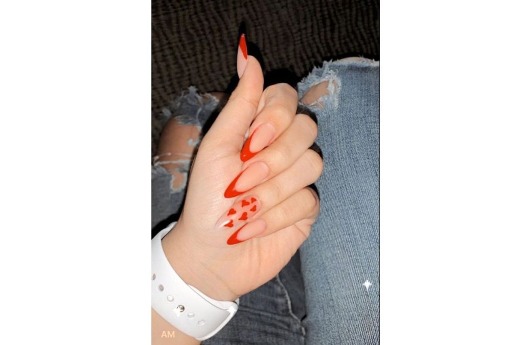 10 diseños de uñas rojas súper CREATIVOS para San Valentín 2025 6