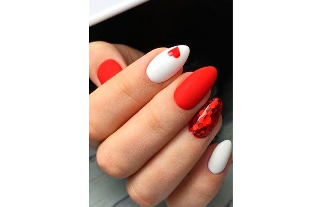 10 diseños de uñas rojas súper CREATIVOS para San Valentín 2025 8