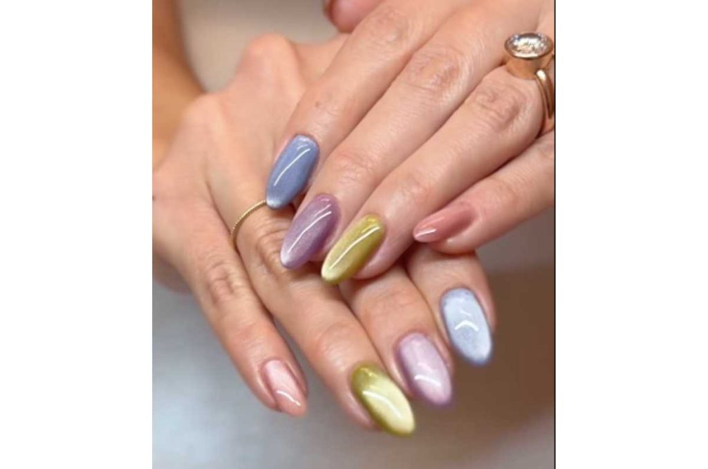 5 diseños de uñas velvet glass para verte elegante y en tendencia 2