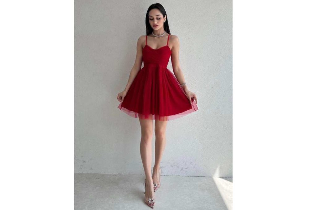 Vestidos cortos elegantes en color rojo para San Valentín