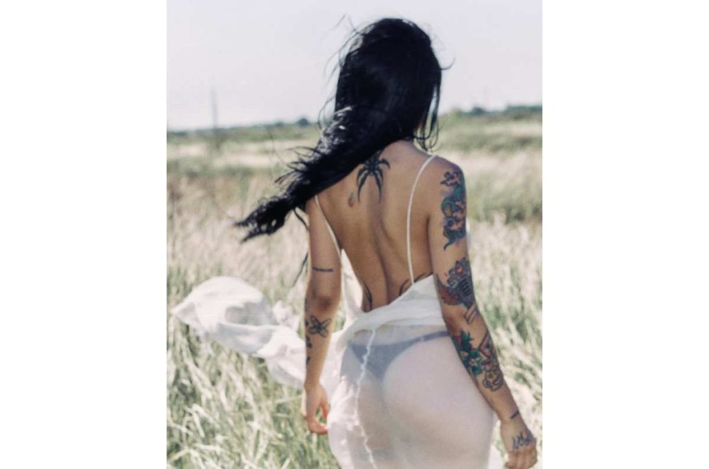 Vestidos largos casuales de transparencias que usó Cazzu