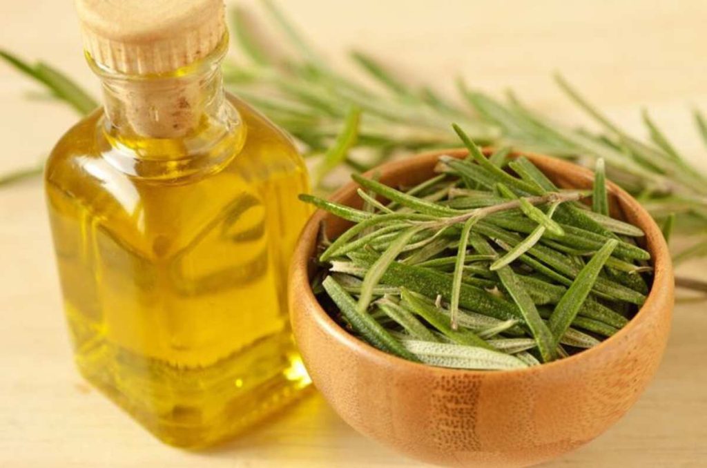 Aceite de romero para acelerar el crecimiento del cabello