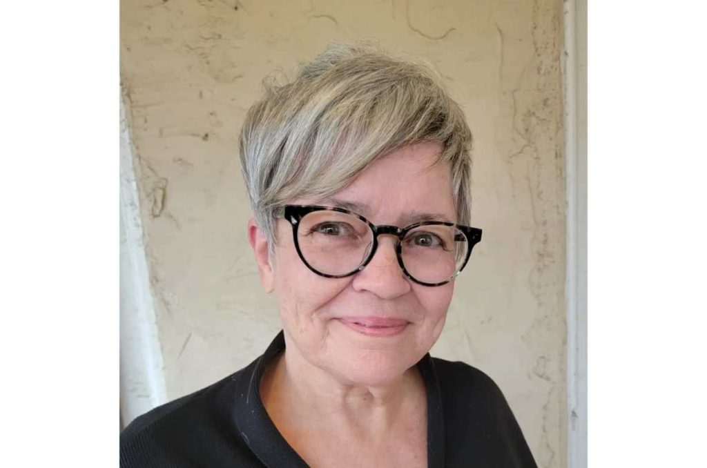 Pixie suave para mujeres de 50 años