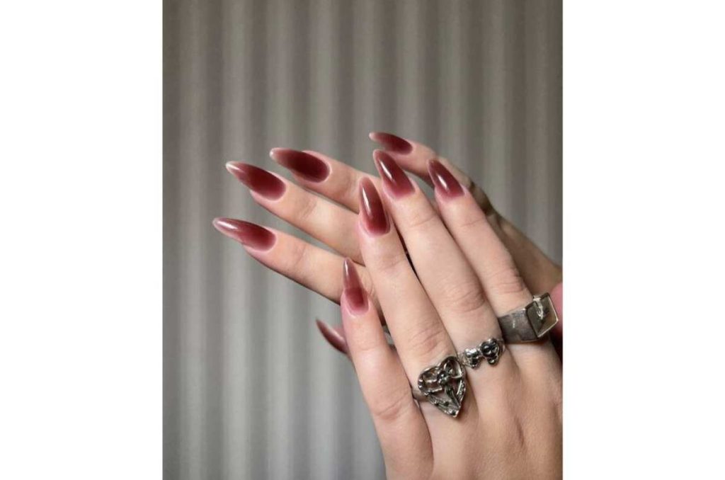 Uñas color vino