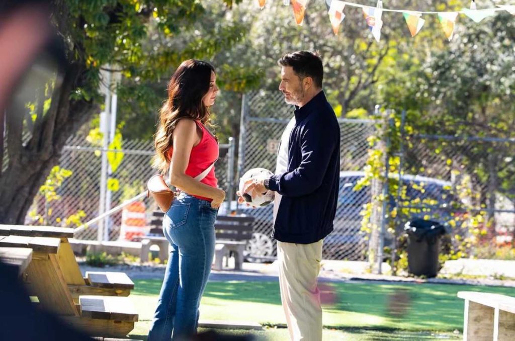 El beso de Julián Gil y Elizabeth Gutiérrez del que todos están hablando 1