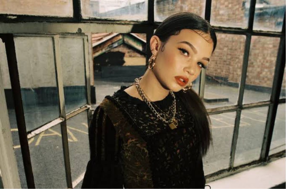 Lola Young: Significado de canciones en español