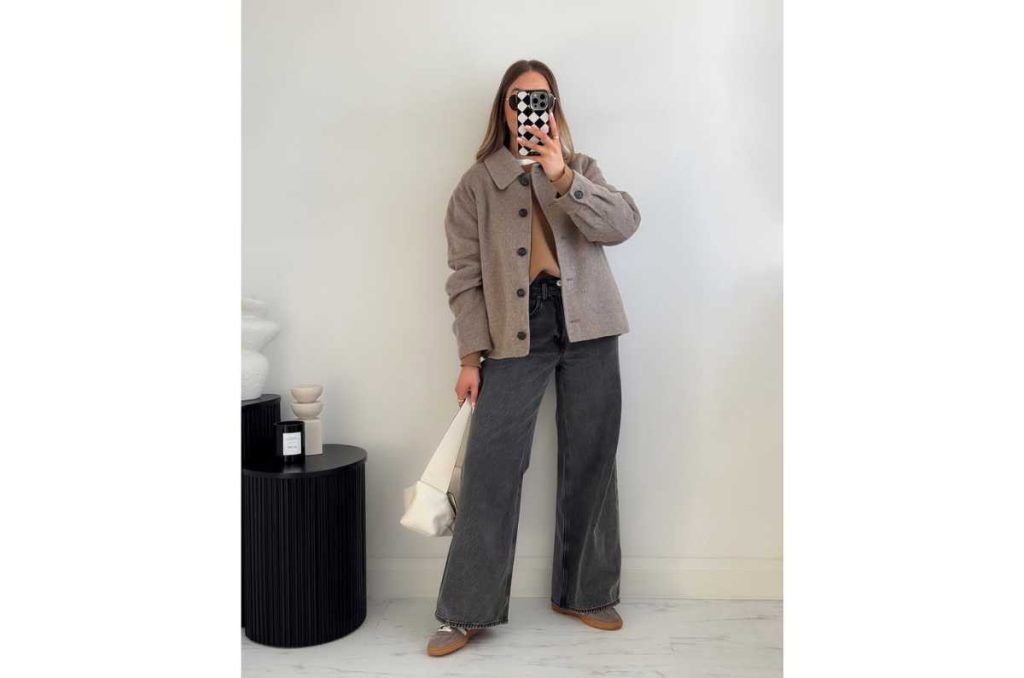 Outfits con sudadera para la oficina con jeans anchos