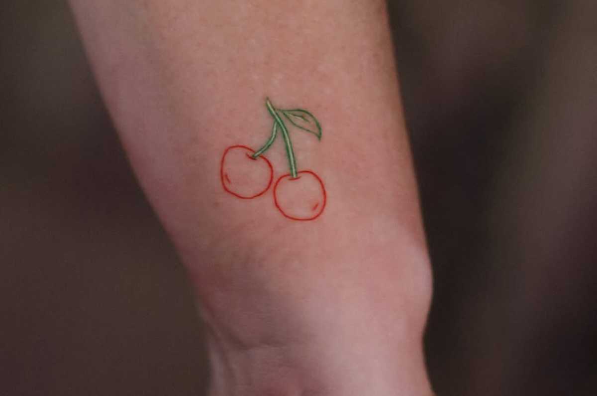 Tatuajes cereza: diseños a color lindos y discretos para llevar en la muñeca si eres una classy girl