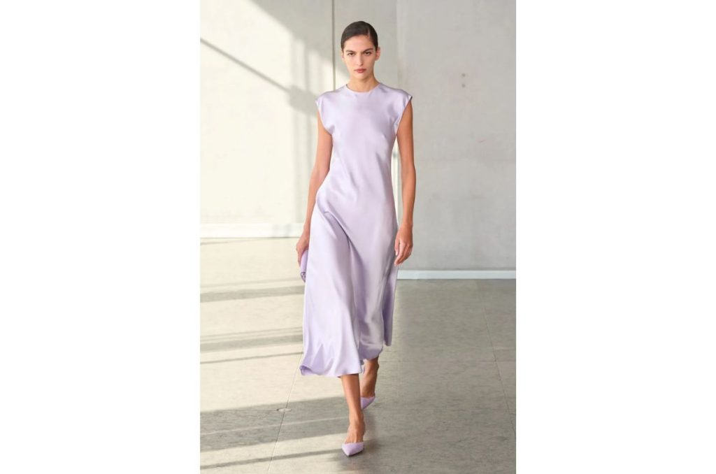 Vestidos en tendencia primavera verano 2025 para lucir ARREGLADA en la oficina 3