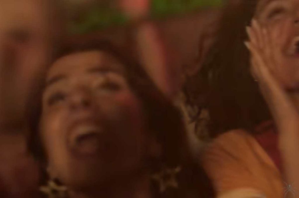 Foto de Ángela Aguilar en el video de Cazzu Con Otra