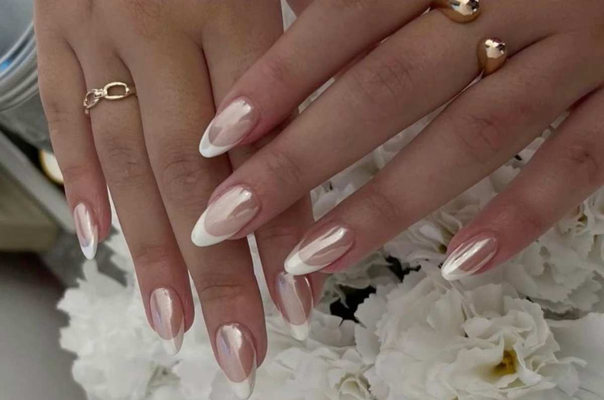 Uñas almendradas en color blanco, el manicure que elevará tus looks esta primavera