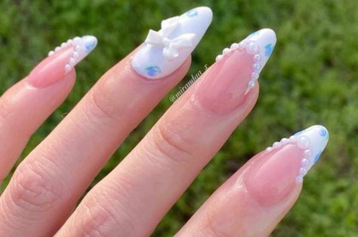 Diseños de uñas elegantes con perlas, el mani PERFECTO para la playa