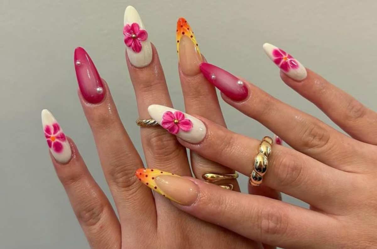 Uñas almendradas con maxi flores, los diseños más HERMOSOS de las vacaciones de semana santa