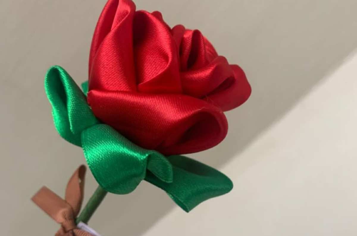 El Hack de 10: cómo hacer flores de listón fáciles y hermosas