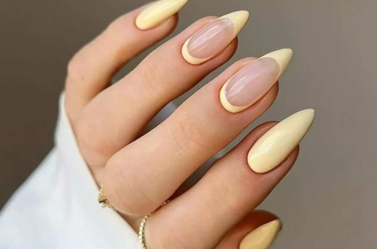 Diseños de uñas primaverales con “baby yellow”, el color ideal para llevar a la playa