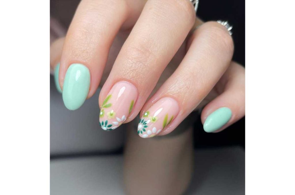 Diseños de uñas con flores aesthetic para recibir la primavera 2