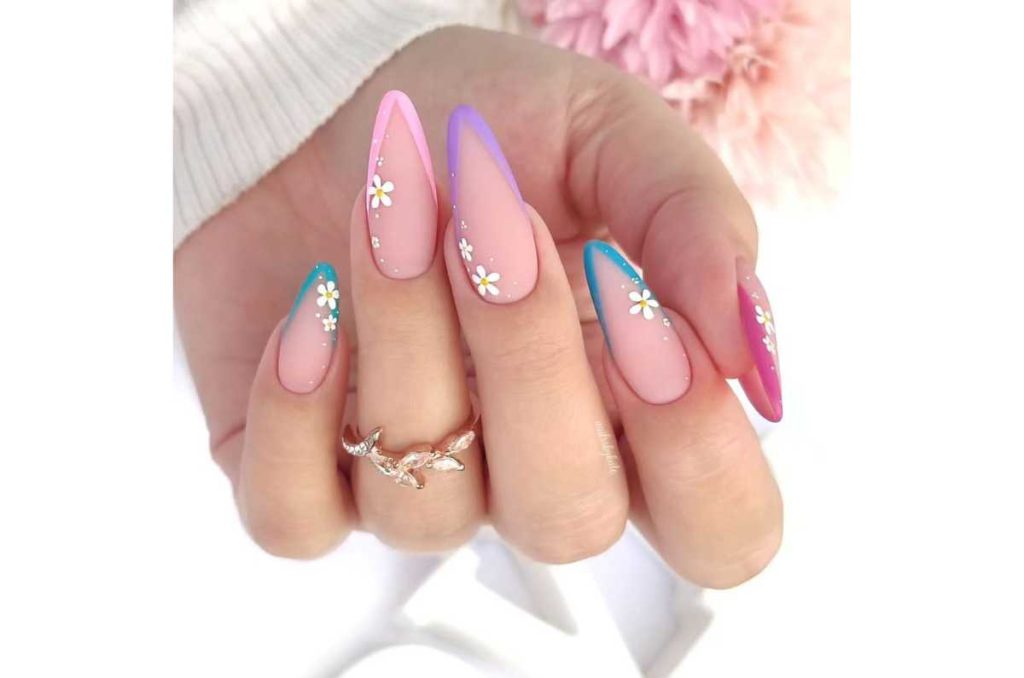 Diseños de uñas con flores aesthetic para recibir la primavera 1