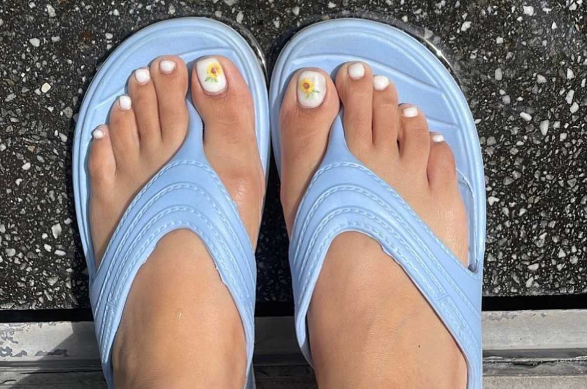 5 diseños de uñas para pies en tendencia para Semana Santa 2025