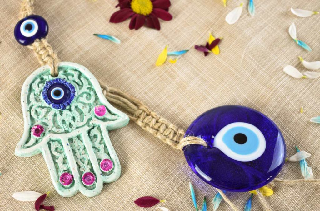 cuál es la diferencia entre el ojo turco y la mano de Fátima