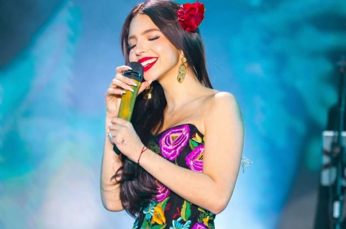 «Bonita y elegante», Ángela Aguilar presume su melena lacia y le llueven halagos