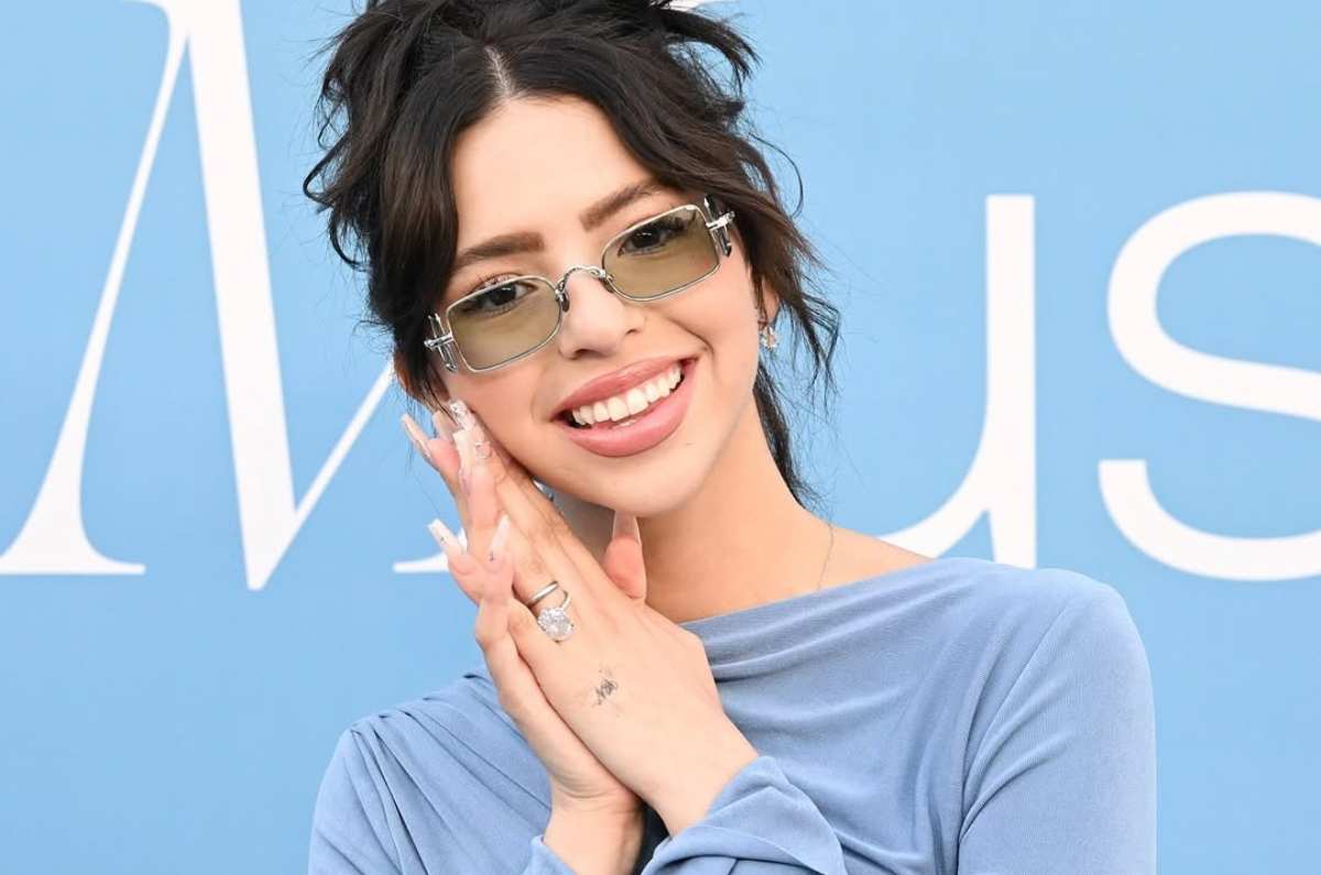 Outfit sirena de Ángela Aguilar que es tendencia este 2025