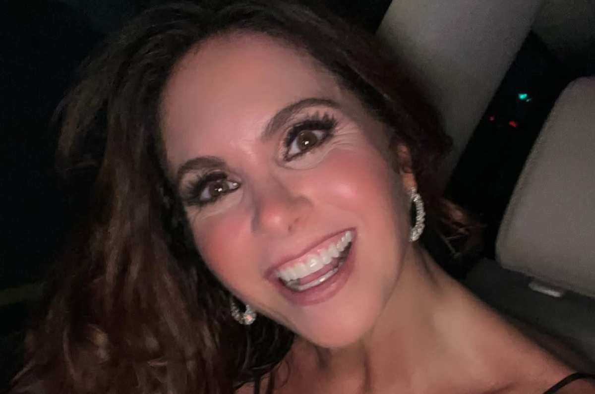 Lucero nos muestra cómo lucir elegante y sensual con un corset a los 50
