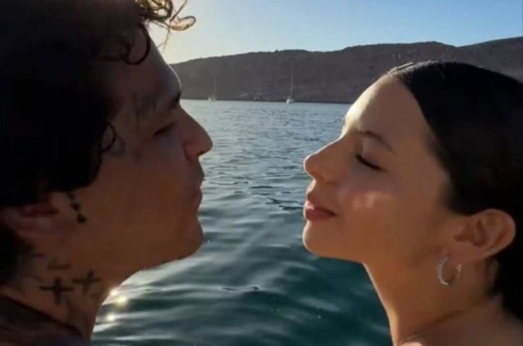 Ay tonto, Ángela Aguilar y su esposo Christian Nodal