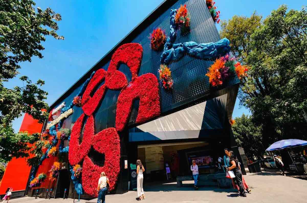 Festival Flores y Jardines 2025: El Futuro florece afuera de la sucursal Banamex Polanco