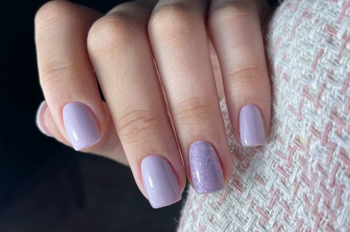 6 diseños de uñas color lavanda, el tono más femenino y sofisticado de este 2025