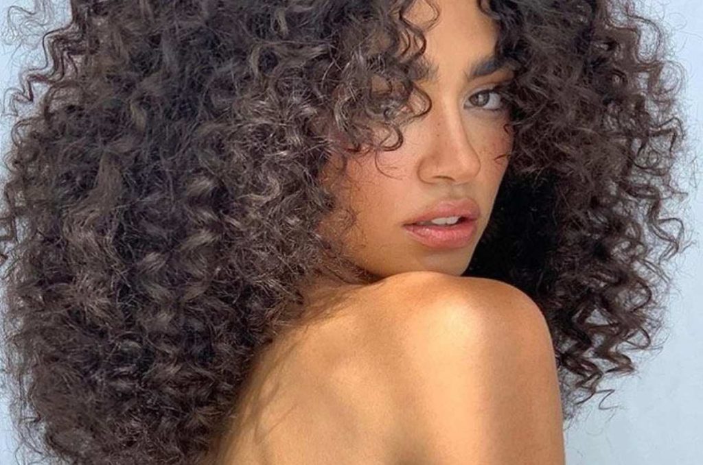 Qué ingredientes evitar en cabello rizado