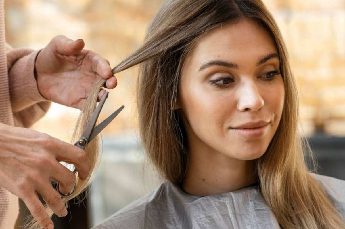 Cómo cerrar ciclos sin cortarte el pelo, según una psicóloga