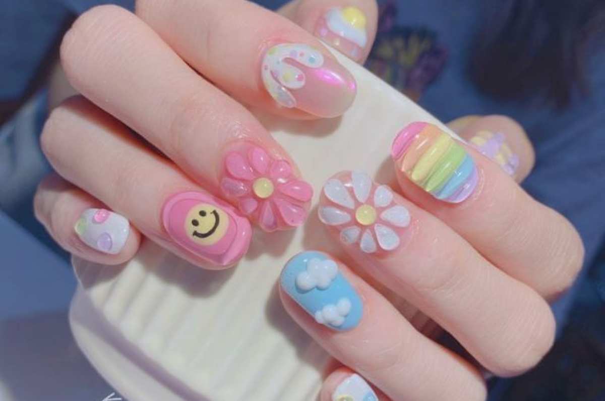 Diseños de uñas «dolled up», el mani más creativo del 2025