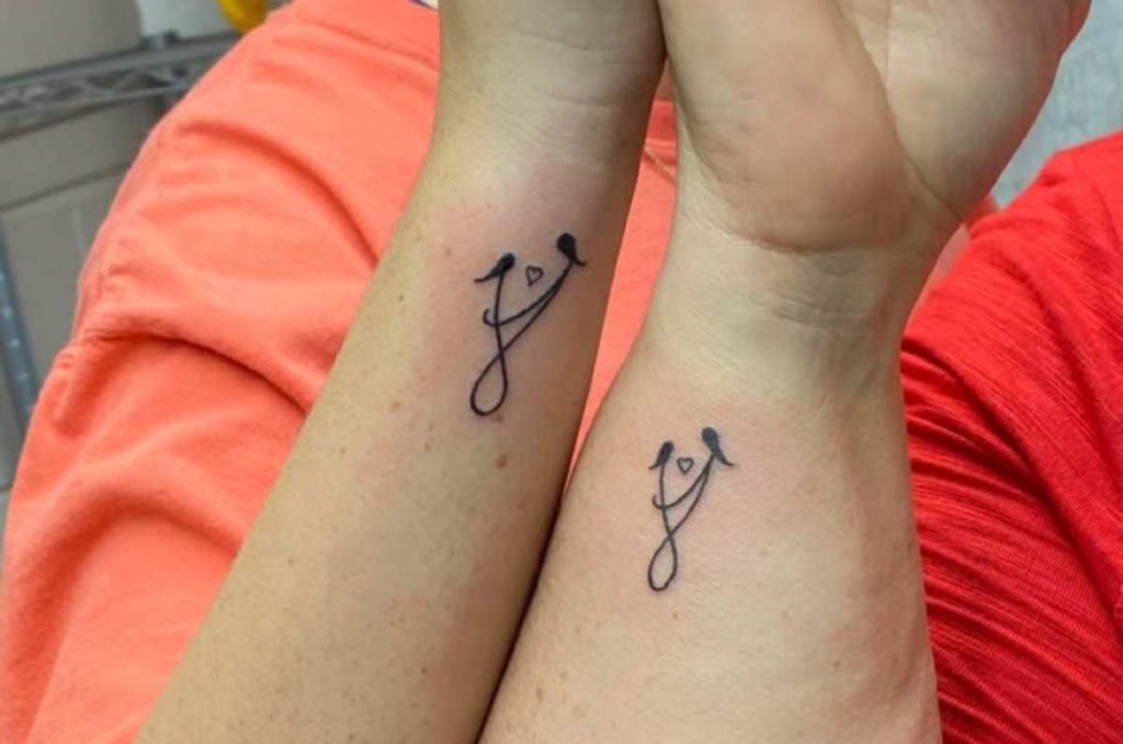 7 ideas de tatuajes mini para mamá e hija 5