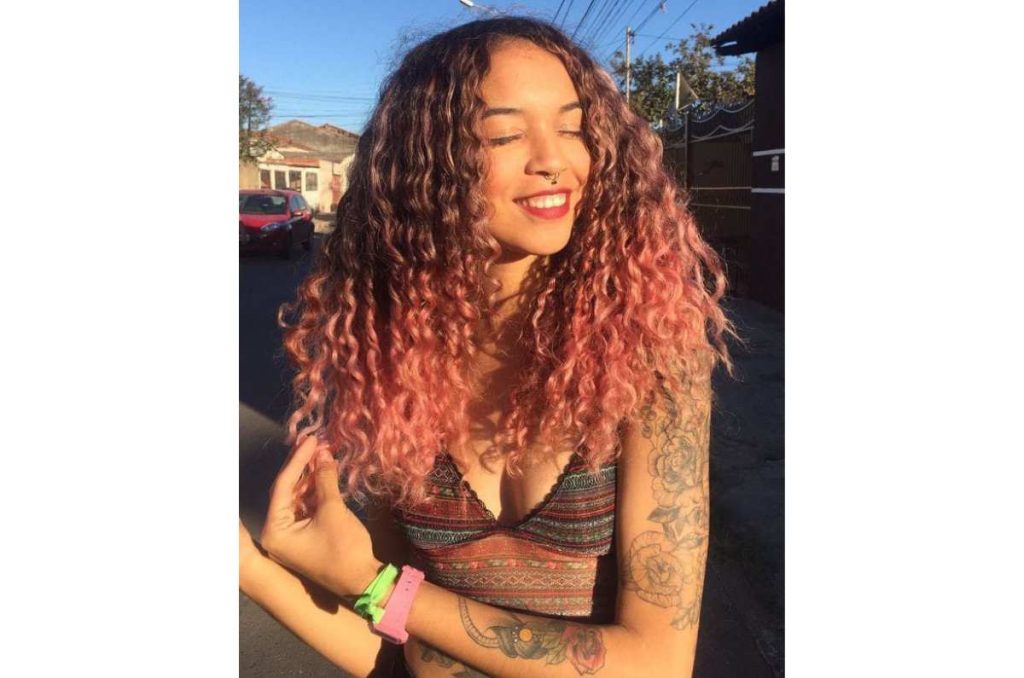 “Fantasy curls”, los rayitos para morenas que le darán vida a tu cabello rizado 0