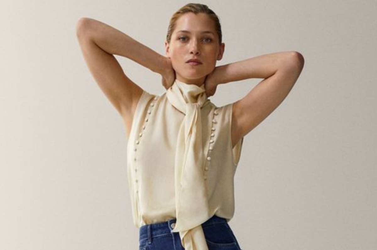4 blusas que dominarán el street style este abril y que estilizan la figura de mujeres de 40+