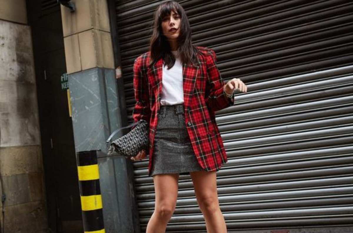 Outfits con estampado “tartán” el print gráfico y chic del 2025