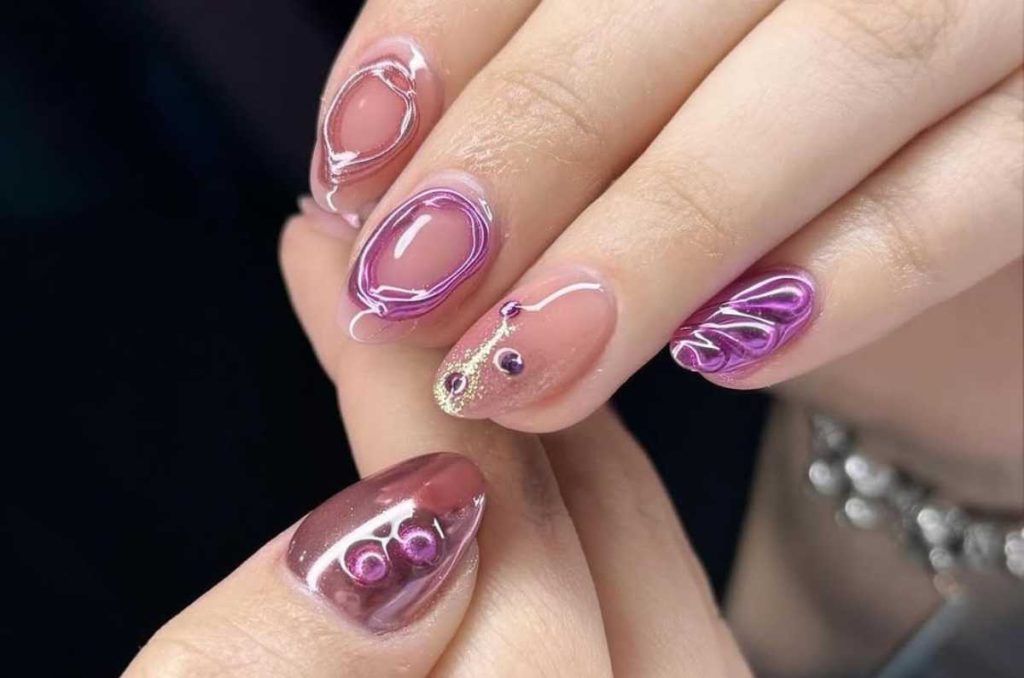 uñas con relieve y efecto glazed