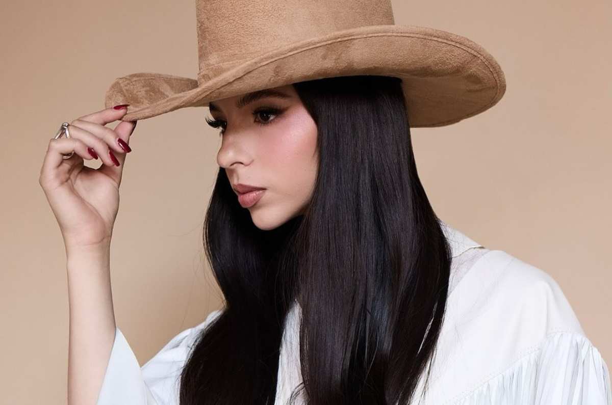 Ángela Aguilar copia el estilo de su abuela, Flor Silvestre, en su nueva canción. VIDEO