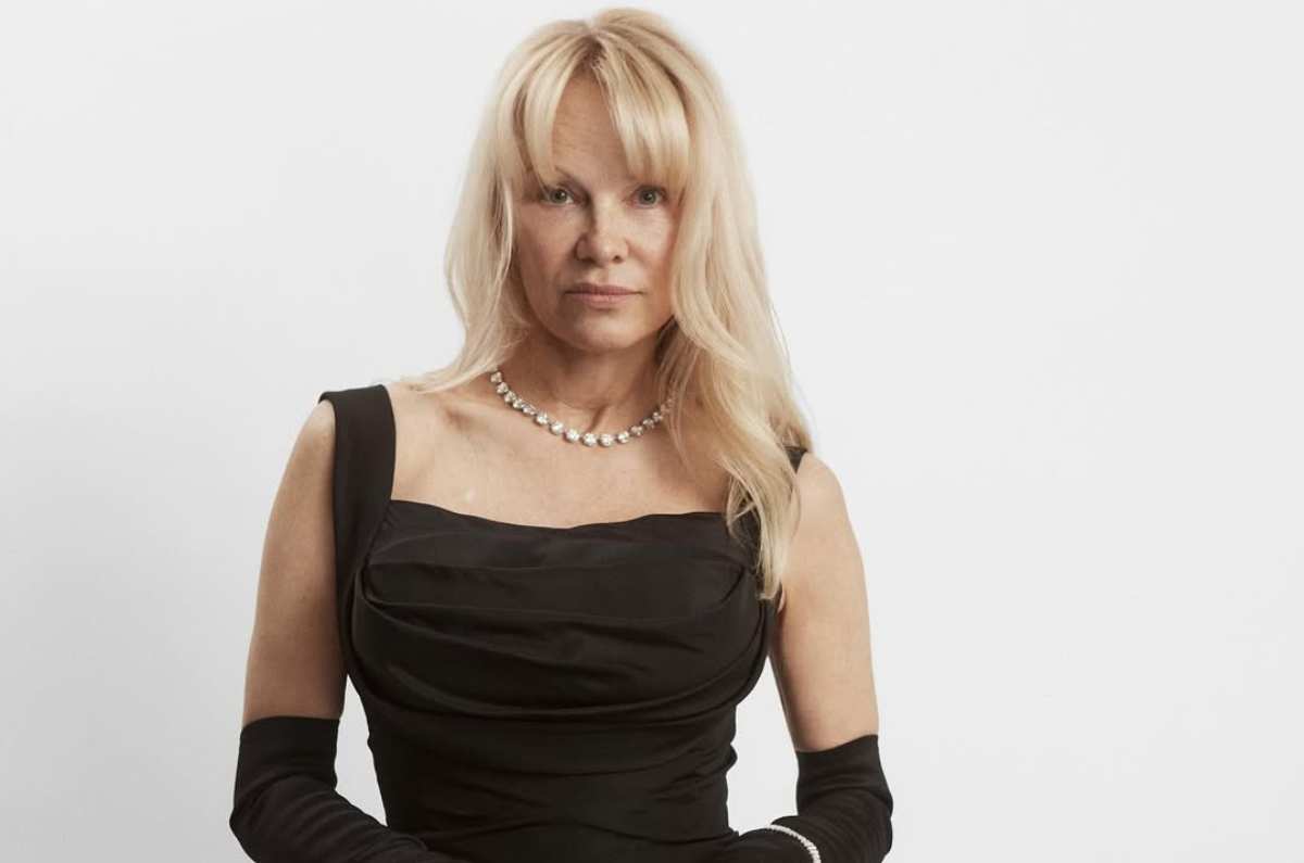 Pamela Anderson desfila junto a su GUAPÍSIMO hijo en la MET Gala 2025 y los elogios no paran