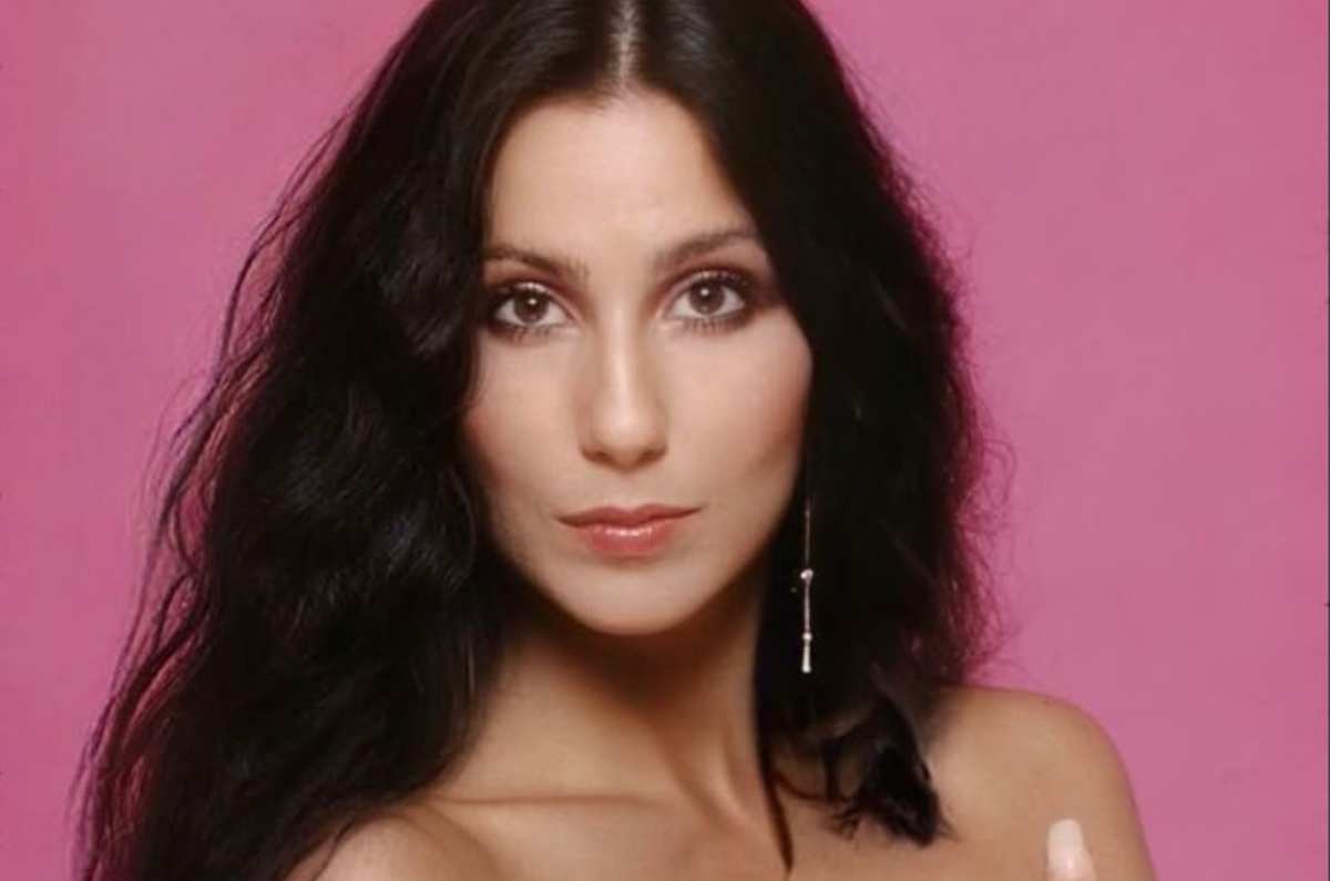Los trucos de belleza que aplicó Cher en su vida para lucir así a sus 79 años