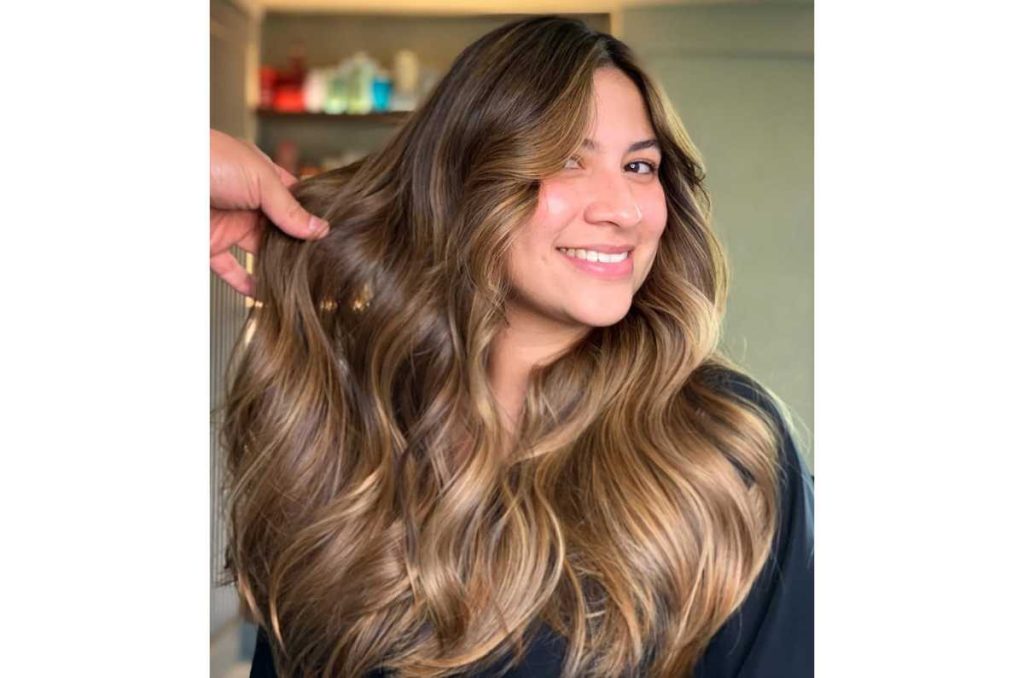 Balayage avellana y miel sin decoloración