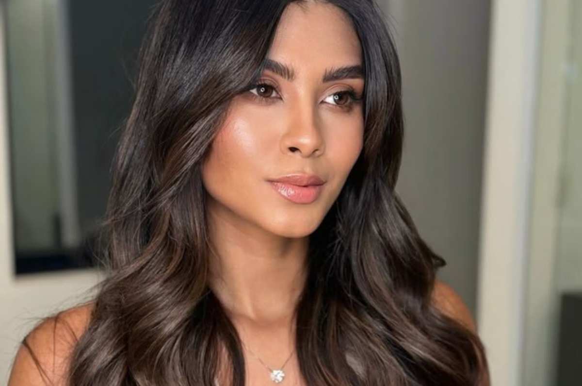 Balayage sin decoloración «morena iluminada» el efecto que dará luz y cuerpo a tu melena este 2025