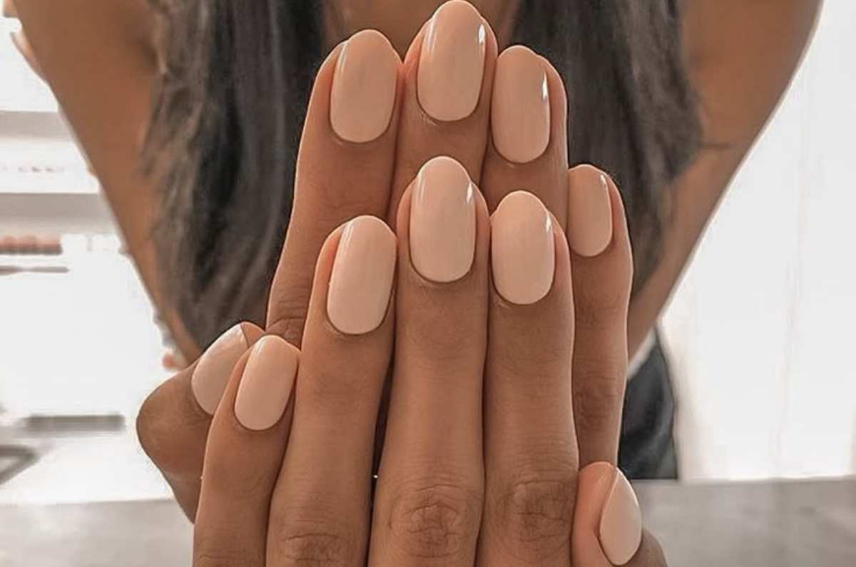 10 diseños de uñas nude para lucir este verano 2025
