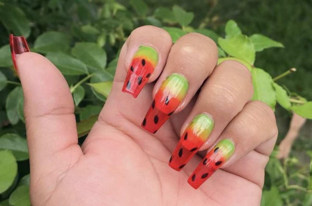 Uñas de verano con efecto jelly, el diseño nunca pasará de moda este 2025 2
