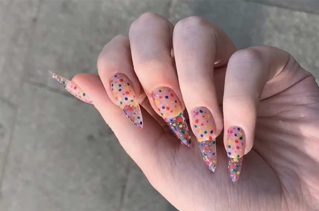 Uñas de verano con efecto jelly, el diseño nunca pasará de moda este 2025 1
