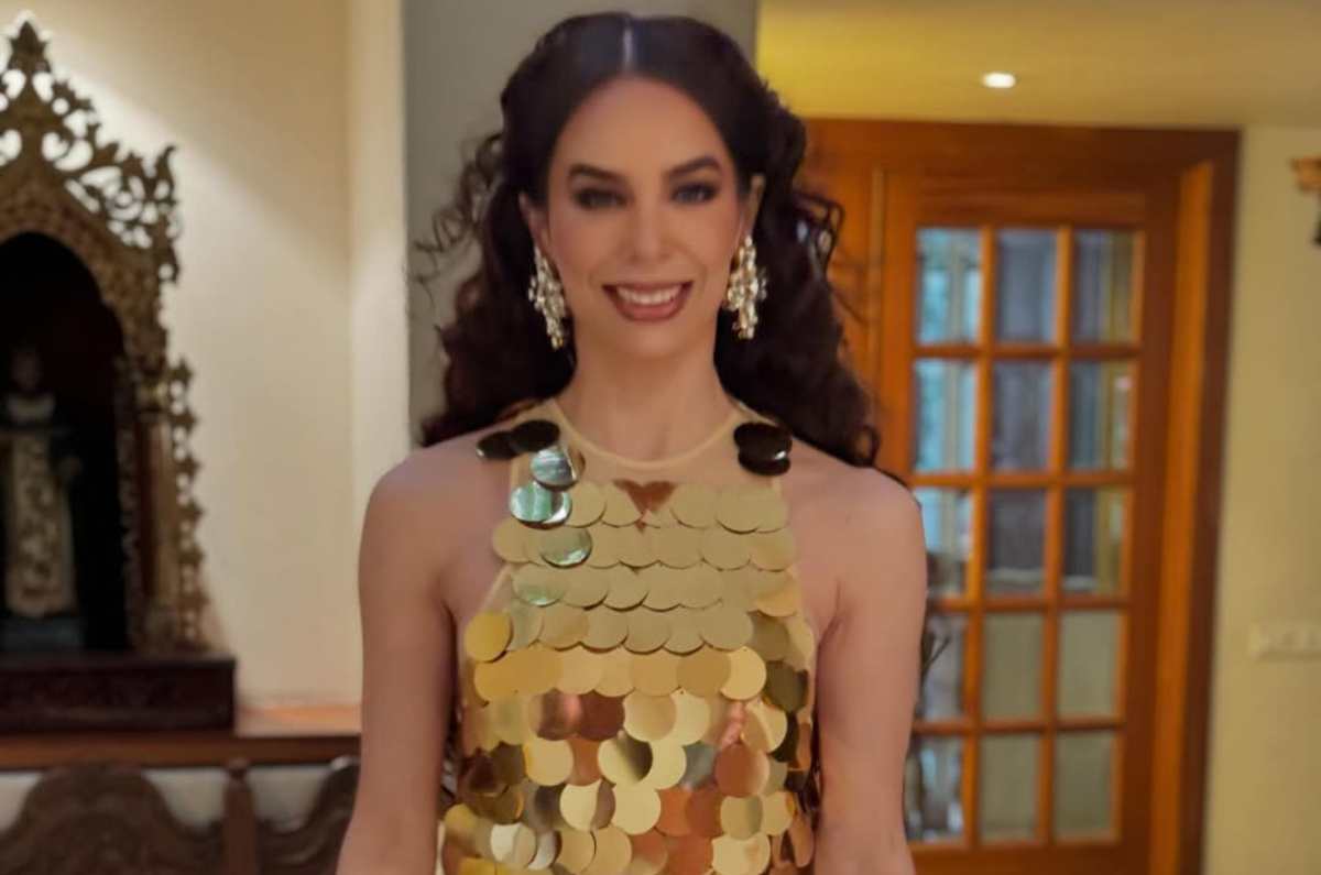 Biby Gaytán acapara las miradas en la boda de su hija con increíble vestido de transparencias