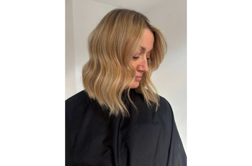 Rubio beige en cabello corto