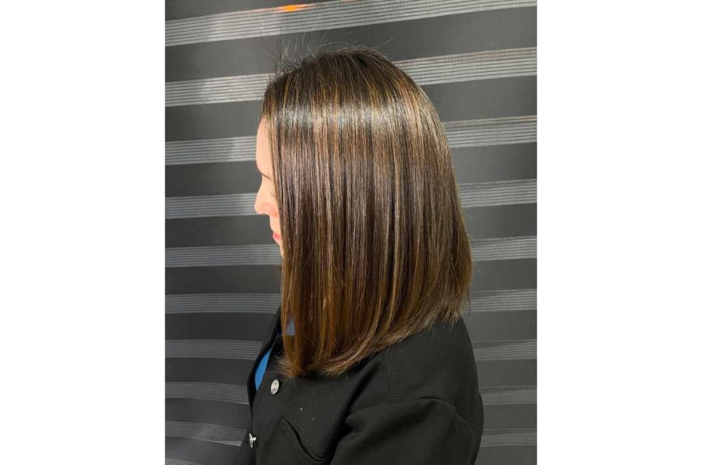 Chocolate con caramelo color para cabello corto