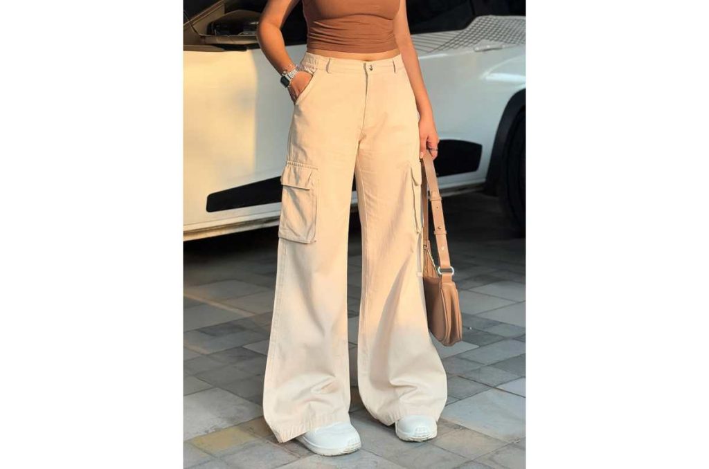 Pantalones beige con café